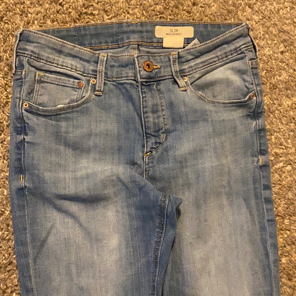 High waisted skinny jeans.
